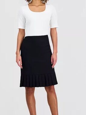 Classic Black Pleated-Hem Women’s Skirt